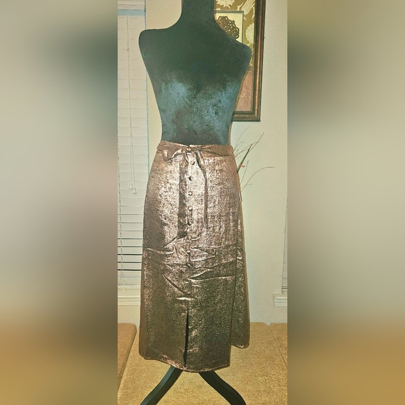 NYCC Gold shiny skirt with front split and belt. Size M. - Picture 3 of 3